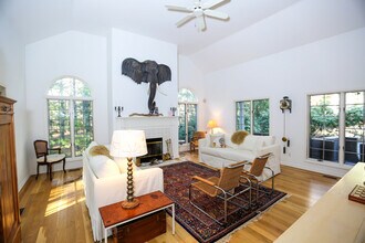 17 Timber Ln in East Hampton, NY - Building Photo - Building Photo