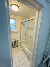 133 Berry Hill Rd, Unit 3 in Oyster Bay, NY - Building Photo - Building Photo
