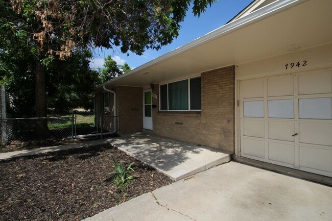 7942 Meade St in Westminster, CO - Foto de edificio - Building Photo