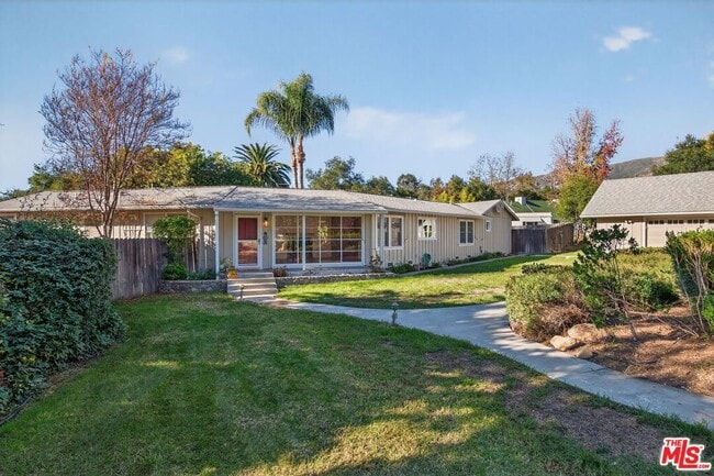 property at 914 El Paseo Rd