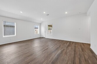 24756 Sage Mdws Wy in Magnolia, TX - Foto de edificio - Building Photo