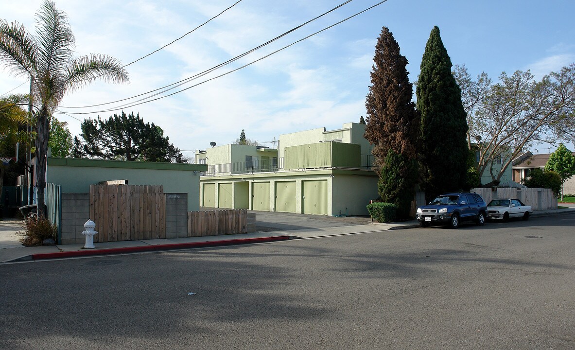 150 E 21st St in Costa Mesa, CA - Building Photo