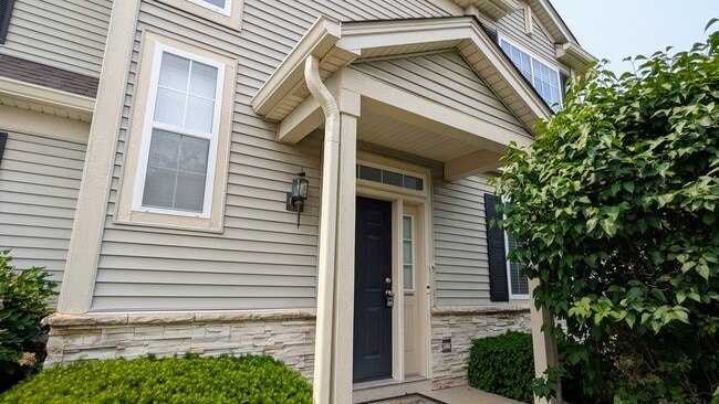 331 Robin Glen Ln in South Elgin, IL - Building Photo - Building Photo