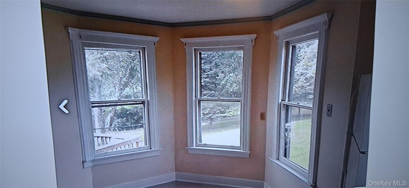 66 Monsey Heights Rd in Airmont, NY - Building Photo