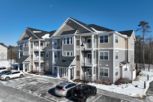 4 Gateway Blvd in Scarborough, ME - Building Photo