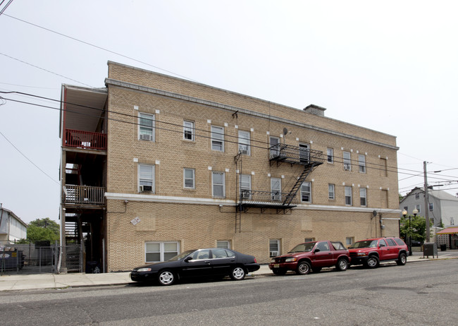 322 Smith St in Perth Amboy, NJ - Building Photo - Building Photo