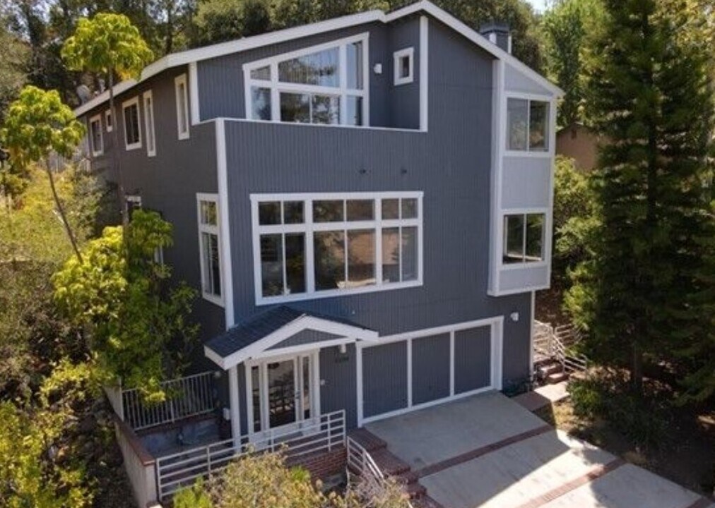 3520 Pansy Dr in Calabasas, CA - Foto de edificio