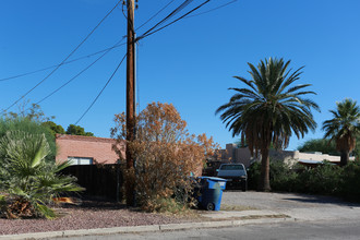 3619 E Fairmount St in Tucson, AZ - Foto de edificio - Building Photo