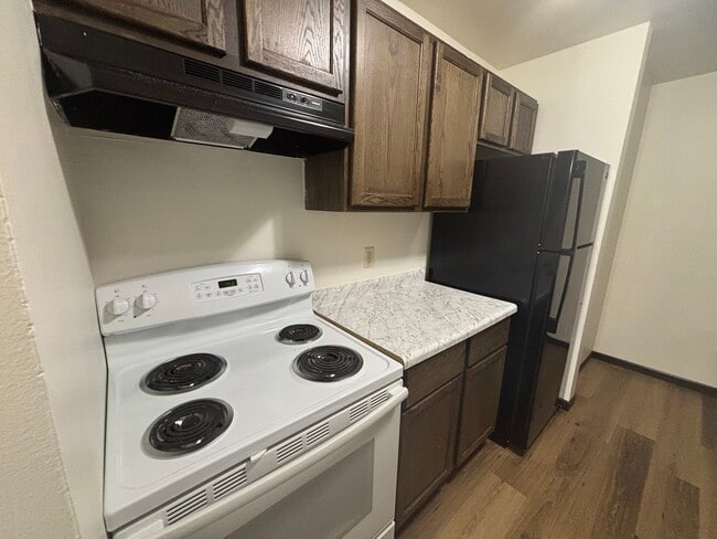 Sunset Lane Apartments in Waunakee, WI - Foto de edificio - Building Photo