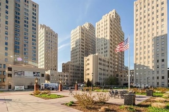 4 Beacon Way, Unit 1703 in Jersey City, NJ - Building Photo - Building Photo