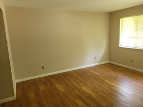 10116 Douglas Ct in St. Ann, MO - Building Photo - Building Photo