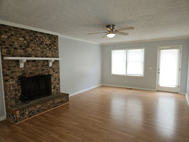 1617 Hennessy Pl in Fayetteville, NC - Foto de edificio - Building Photo