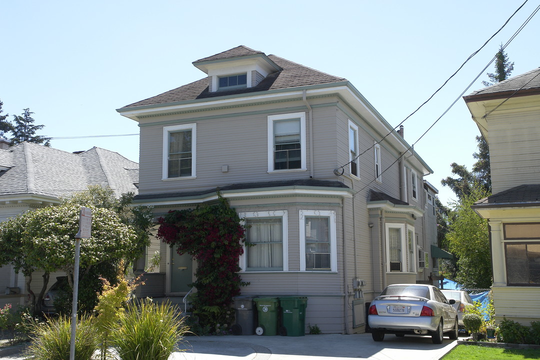 336 Lester Ave in Oakland, CA - Foto de edificio