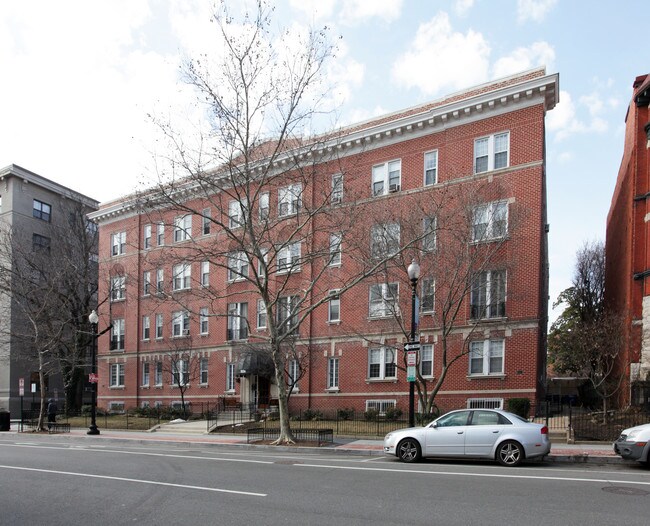 Cavanaugh Courts in Washington, DC - Foto de edificio - Building Photo