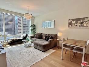 877 Francisco St, Unit 828 in Los Angeles, CA - Building Photo - Building Photo