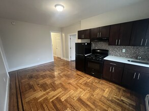 905 Bergen St, Unit 3A in Newark, NJ - Foto de edificio - Building Photo