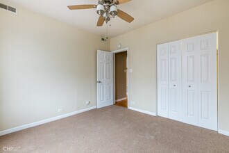 7554 S Essex Ave-Unit -54-2A in Chicago, IL - Building Photo - Building Photo