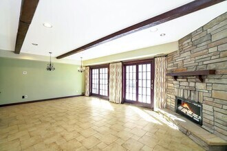 16 Club Dr S in Jericho, NY - Building Photo - Building Photo