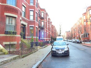 4 Symphony Rd, Unit B in Boston, MA - Foto de edificio - Building Photo