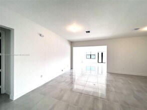 17406 SW 41st St in Miramar, FL - Building Photo - Building Photo