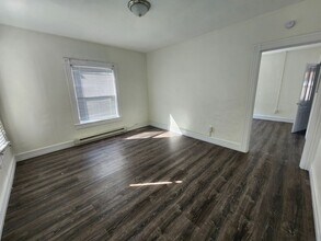 76 Crandall St in Glens Falls, NY - Building Photo - Building Photo