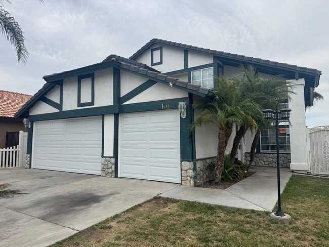 property at 461 Cam Los Gallos