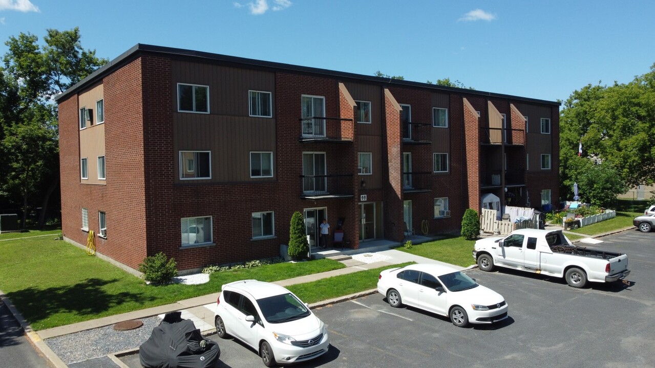 98 Jean-Paul-Vincent Boul in Longueuil, QC - Building Photo