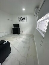 2320 SW 44th St in Fort Lauderdale, FL - Building Photo - Building Photo