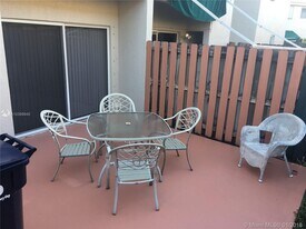 8336 NW 10th St, Unit 8 in Miami, FL - Building Photo