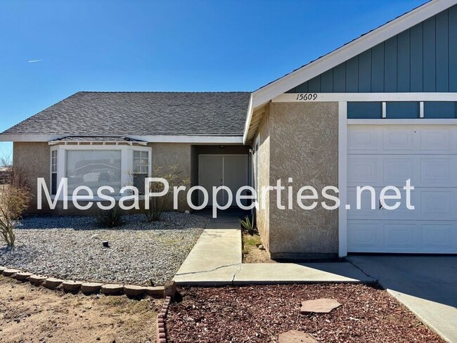 15609 Manzanita St in Hesperia, CA - Building Photo - Building Photo