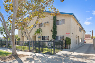 6911 Ben Ave in North Hollywood, CA - Building Photo - Primary Photo