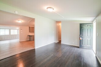 8501 E 91 St in Kansas City, MO - Building Photo - Building Photo