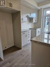 3185 Sixth Line in Oakville, ON - Building Photo - Building Photo