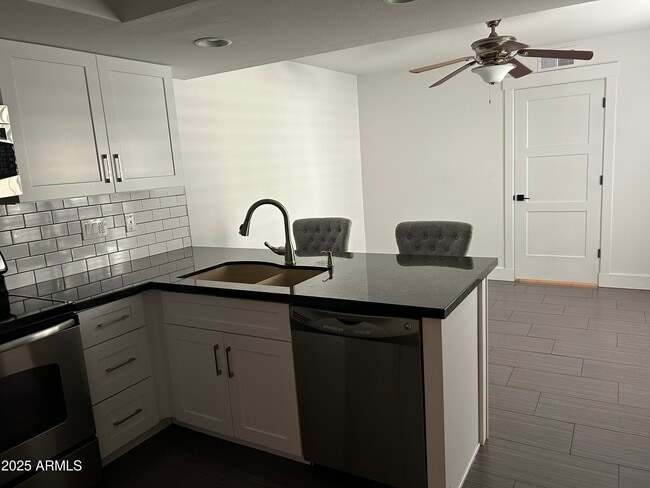 property at 320 E Larkspur Ln