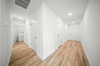 1689 SW Abingdon Ave in Port St. Lucie, FL - Building Photo - Building Photo