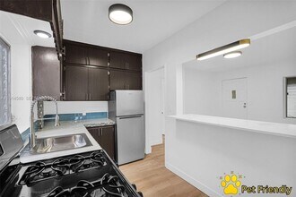 12287 NE 7th Ave in North Miami, FL - Foto de edificio - Building Photo