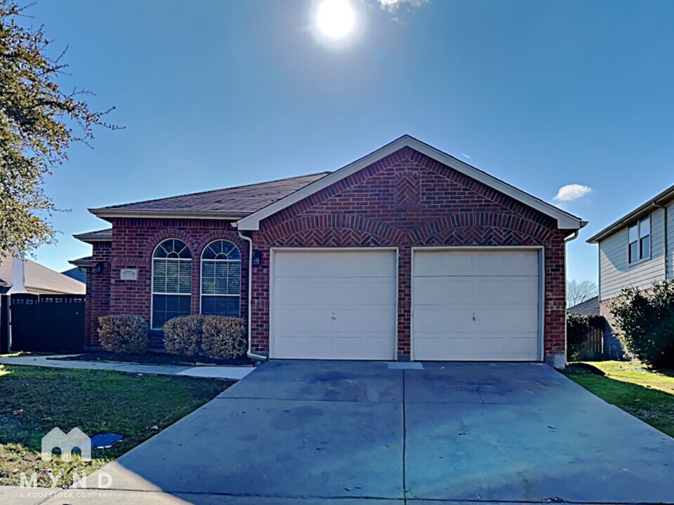 1224 Mockingbird Dr in Aubrey, TX - Building Photo