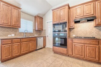 38 Cypress Knee Ln in Austin, TX - Building Photo - Building Photo
