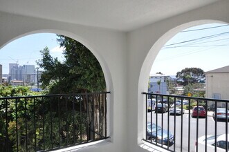 2119-2123 Albatross St in San Diego, CA - Foto de edificio - Building Photo