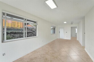 1154 NW 103rd St in Miami, FL - Building Photo - Building Photo