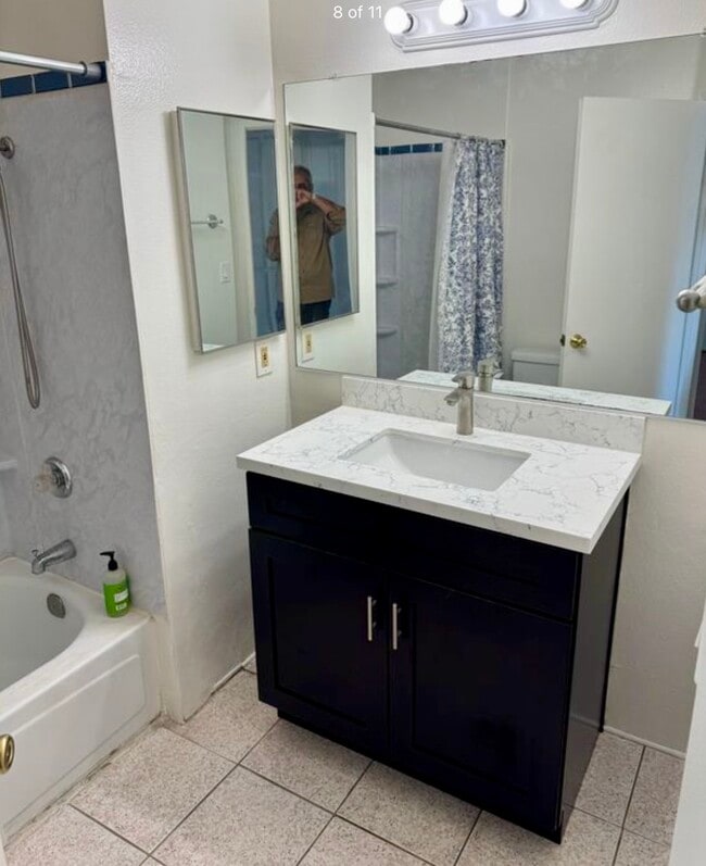 1241 Mariposa St, Unit 201 in Glendale, CA - Foto de edificio - Building Photo