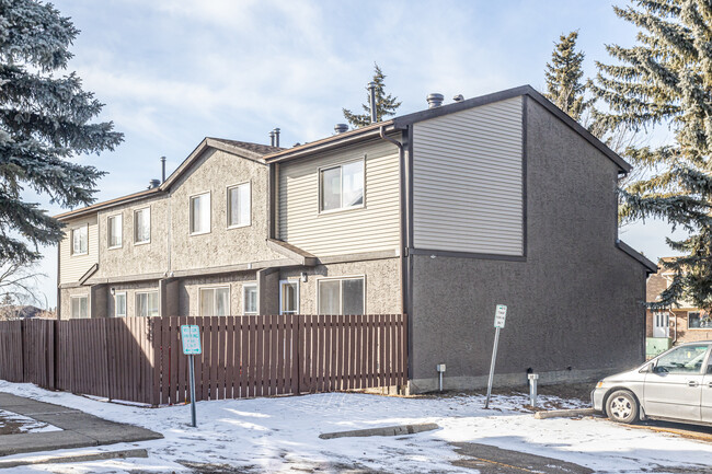 Kameyosek Place in Edmonton, AB - Building Photo - Building Photo