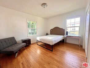 2333 S Garth Ave in Los Angeles, CA - Building Photo - Building Photo