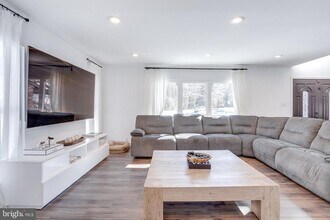 5704 Wood Duck Ct in Burke, VA - Building Photo - Building Photo