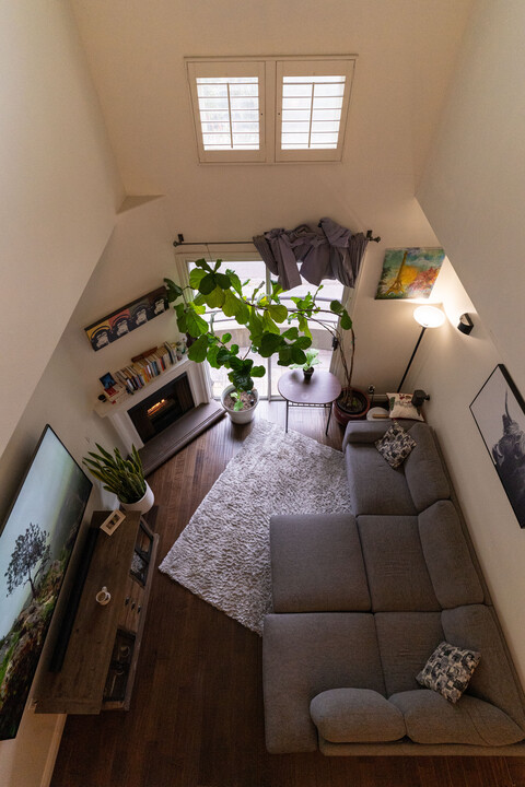 4128 Whitsett Ave, Unit Apt 205 in Studio City, CA - Building Photo