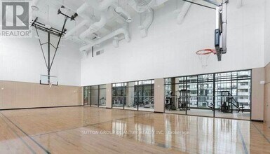 395 Square One Dr in Mississauga, ON - Building Photo - Building Photo