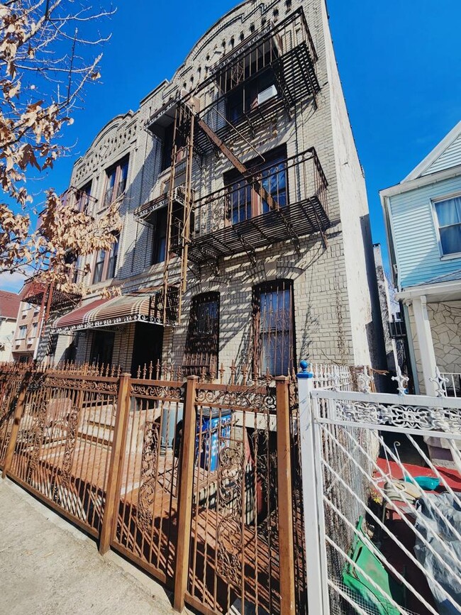 375 E 28th St in Brooklyn, NY - Building Photo - Building Photo