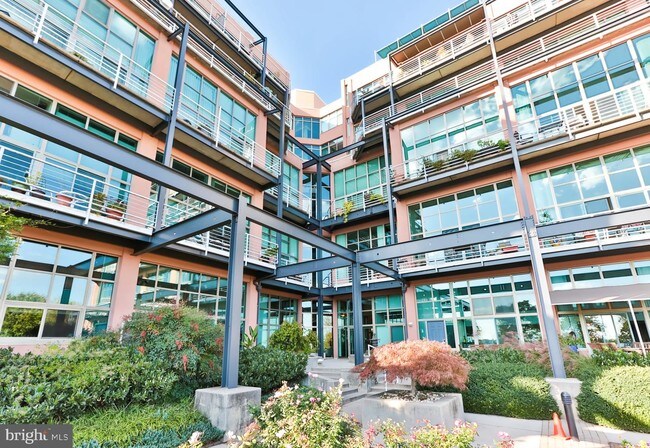 2901 Boston St-Unit -220 in Baltimore, MD - Building Photo - Building Photo
