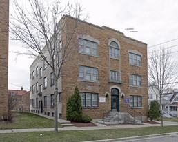 Newton Arms in Milwaukee, WI - Building Photo