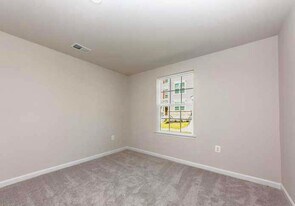 1124 Dovetail Cir in Fredericksburg, VA - Building Photo